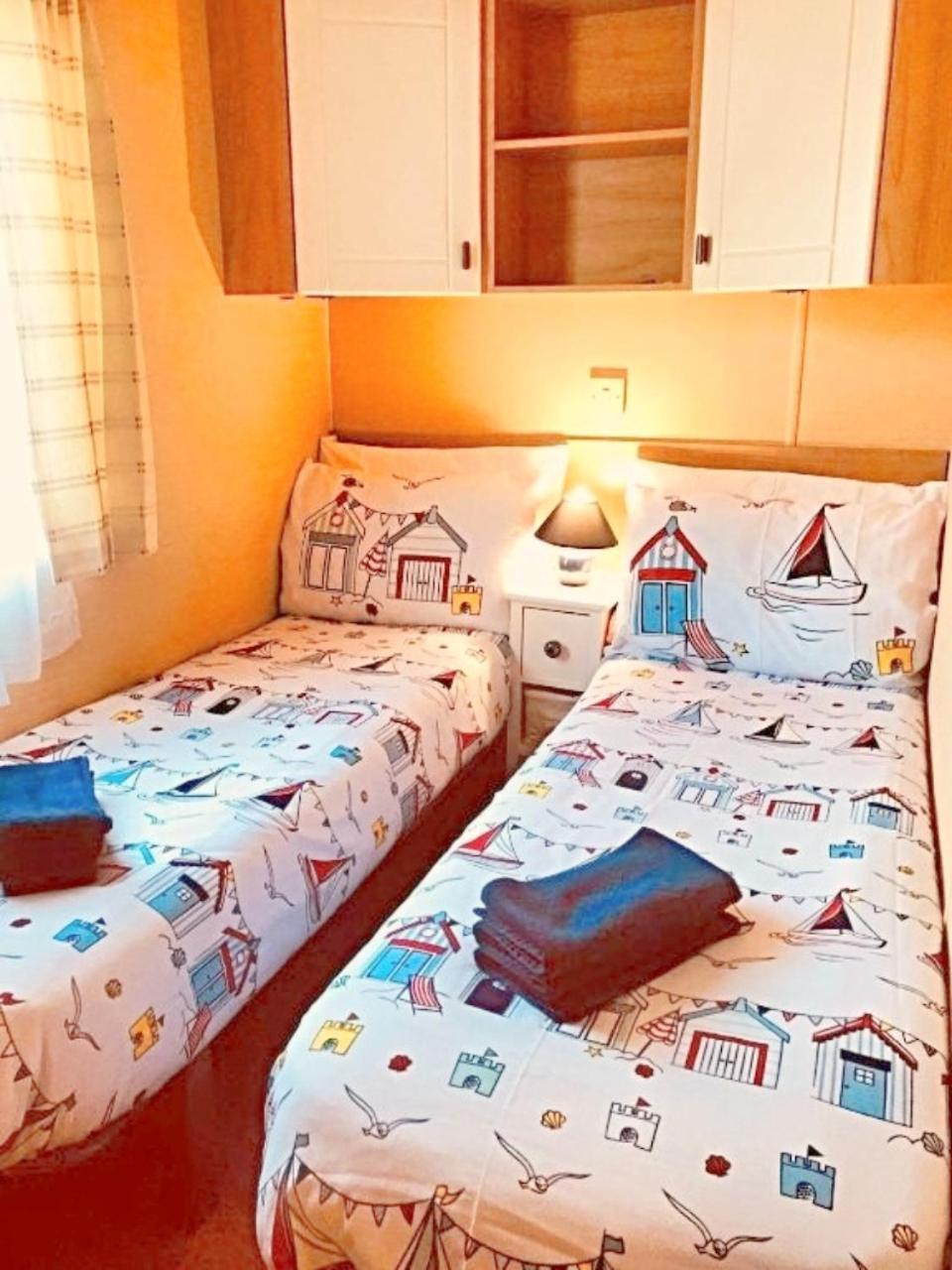 Hillside Caravan Доліш Екстер'єр фото
